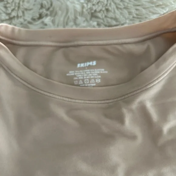 SKIMS Fits Everybody T-Shirt Bodysuit - Picture 7 of 8